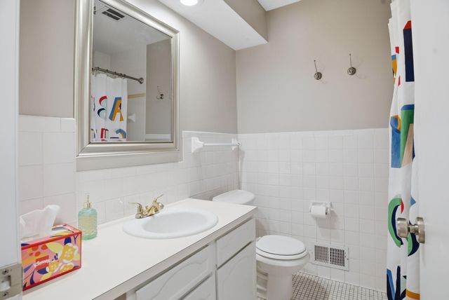 1107 Welcome Avenue N, Golden Valley, MN 55422