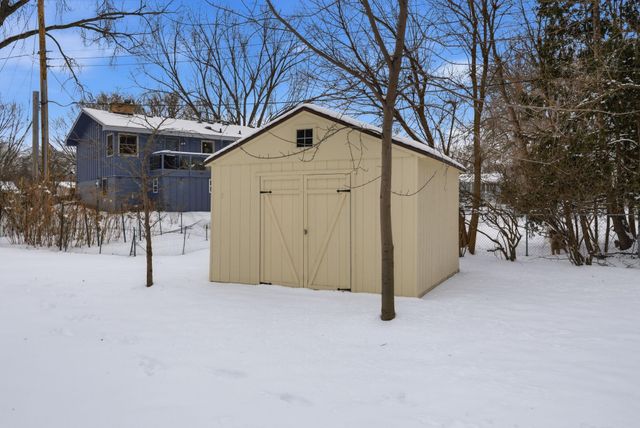 1107 Welcome Avenue N, Golden Valley, MN 55422