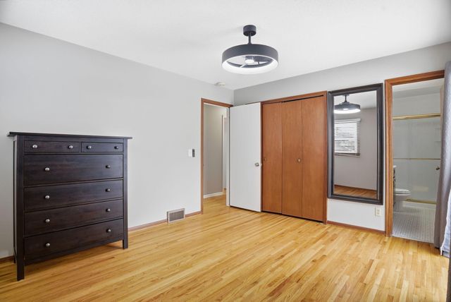 1107 Welcome Avenue N, Golden Valley, MN 55422