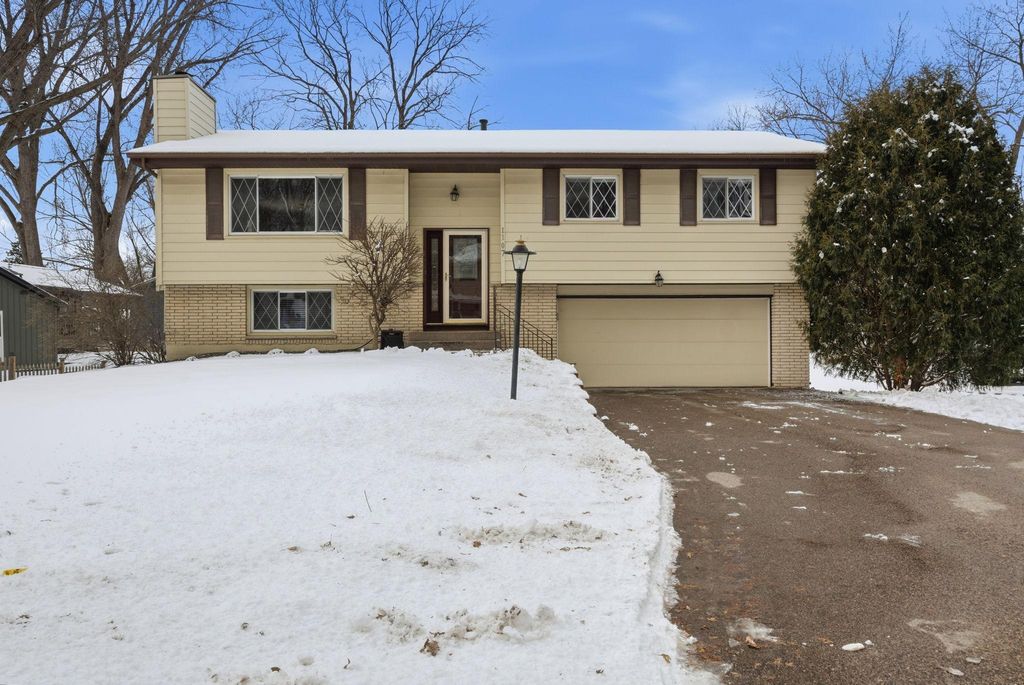 1107 Welcome Avenue N, Golden Valley, MN 55422