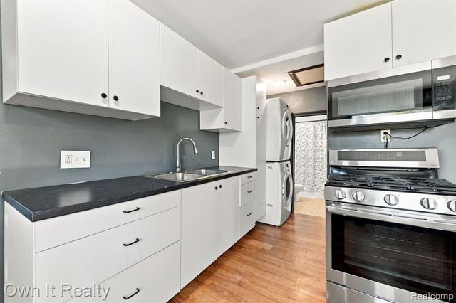21651 Jacksonville Street, Farmington Hills, MI 48336