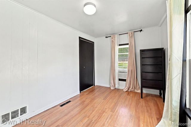 21651 Jacksonville Street, Farmington Hills, MI 48336