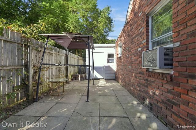 21651 Jacksonville Street, Farmington Hills, MI 48336