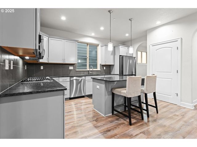 10911 Sw BARBER St, Wilsonville, OR 97070