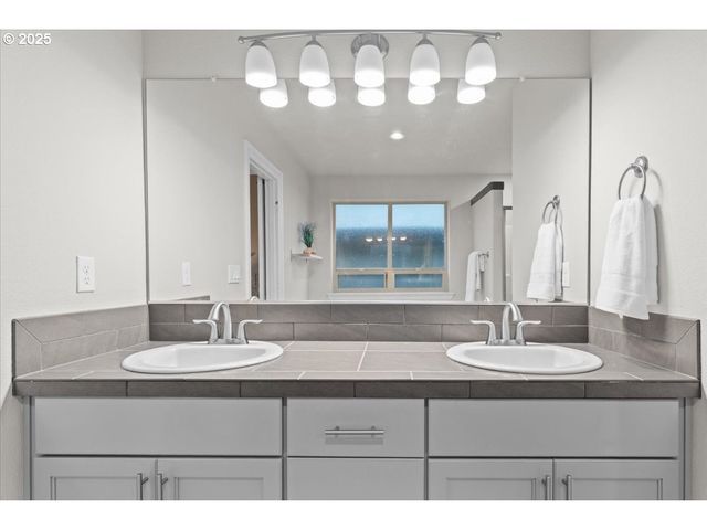 10911 Sw BARBER St, Wilsonville, OR 97070