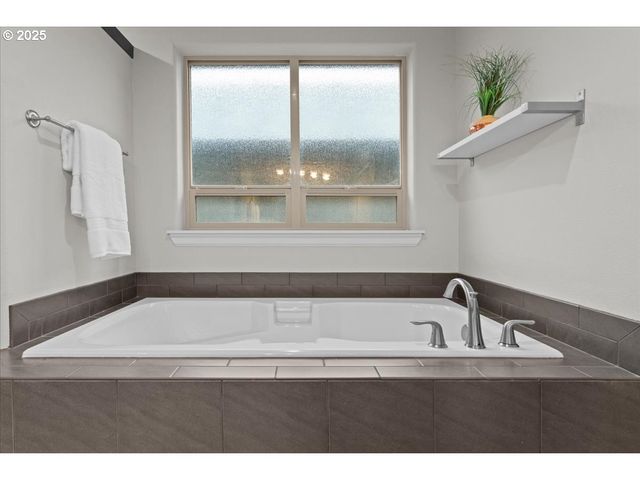 10911 Sw BARBER St, Wilsonville, OR 97070