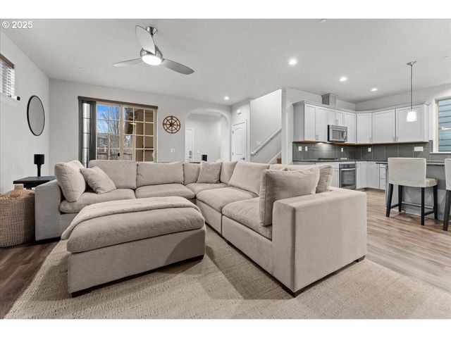 10911 Sw BARBER St, Wilsonville, OR 97070