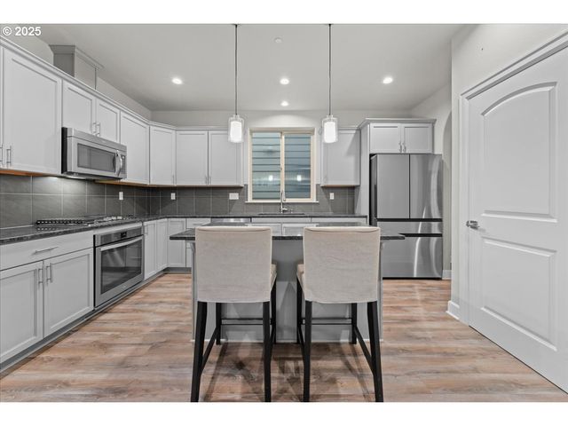 10911 Sw BARBER St, Wilsonville, OR 97070