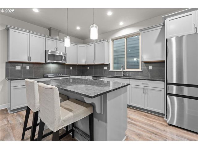 10911 Sw BARBER St, Wilsonville, OR 97070