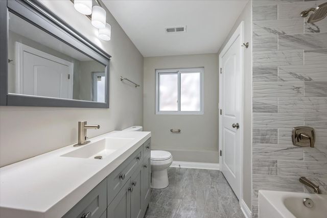 2922 W Polk Street, Chicago, IL 60612