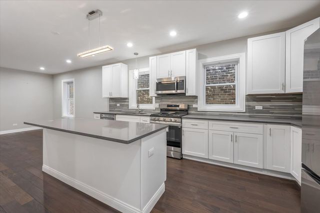 2922 W Polk Street, Chicago, IL 60612