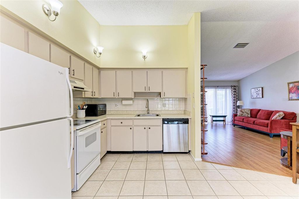 Image 7 of property listing at 3403 36TH STREET W 109, Bradenton, FL 34205