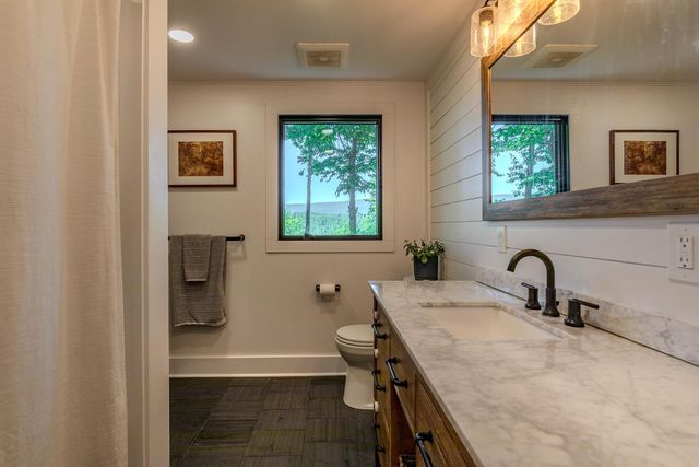 144 Oak Knoll Road, Arlington, VT 05250