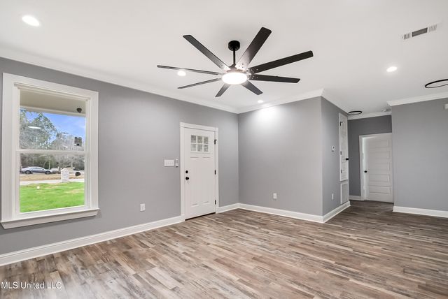 1906 Kingslea Drive, Gautier, MS 39553