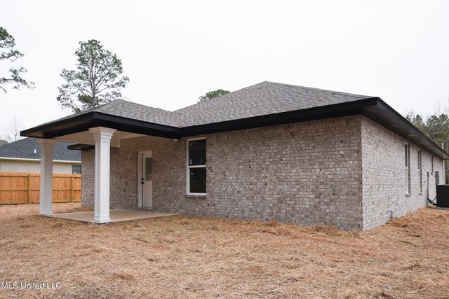 1906 Kingslea Drive, Gautier, MS 39553