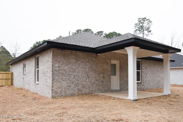 1906 Kingslea Drive, Gautier, MS 39553