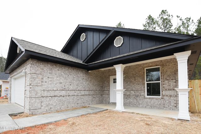 1906 Kingslea Drive, Gautier, MS 39553