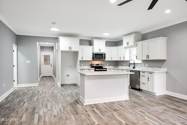 1906 Kingslea Drive, Gautier, MS 39553