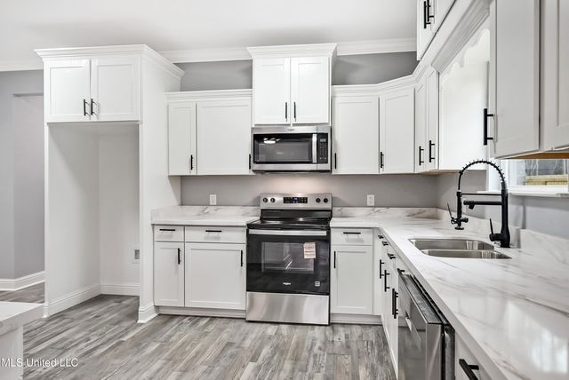 1906 Kingslea Drive, Gautier, MS 39553