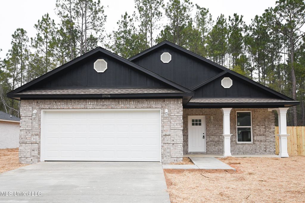 1906 Kingslea Drive, Gautier, MS 39553
