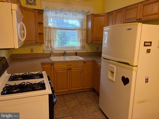 2105 PARKWYN RD, Philadelphia, PA 19131