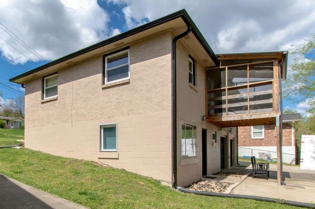1823 Willow Springs Dr, Nashville, TN 37216