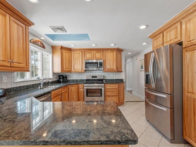 6 Starlight Avenue, Chelmsford, MA 01824