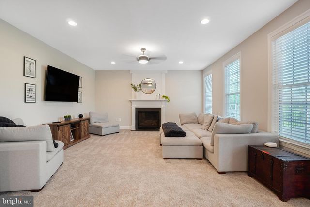 41443 CARRIAGE HORSE DR, Aldie, VA 20105