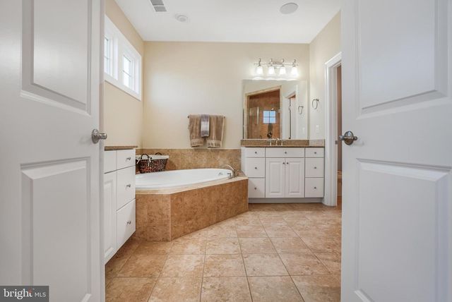 41443 CARRIAGE HORSE DR, Aldie, VA 20105