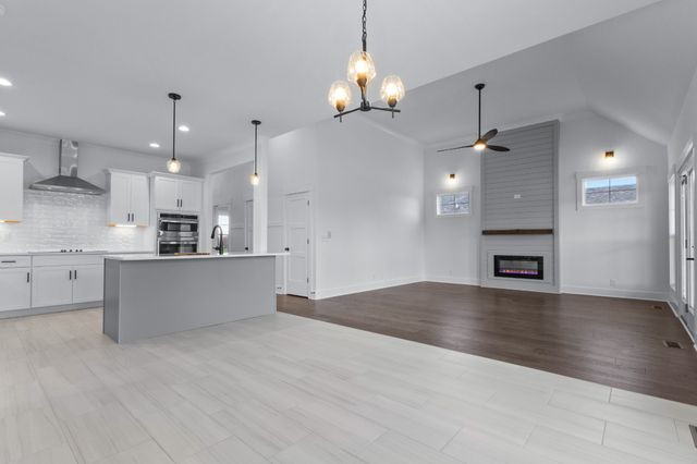 113 Aspen Pine Dr, Clarksville, TN 37043