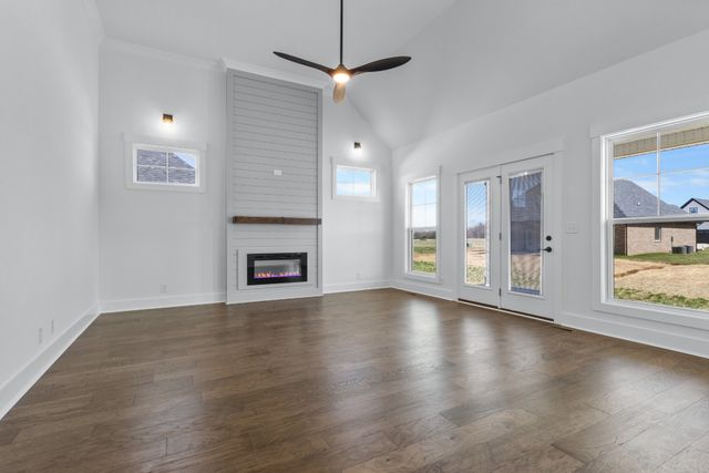 113 Aspen Pine Dr, Clarksville, TN 37043