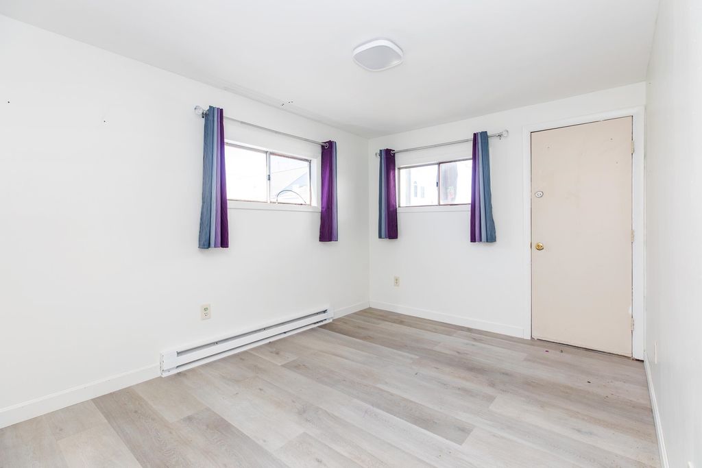 Image 11 of property listing at 18 Whitten Street B, Hampton, NH 03842