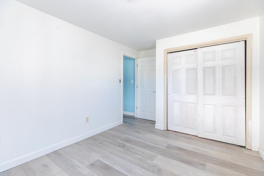 Image 12 of property listing at 18 Whitten Street B, Hampton, NH 03842