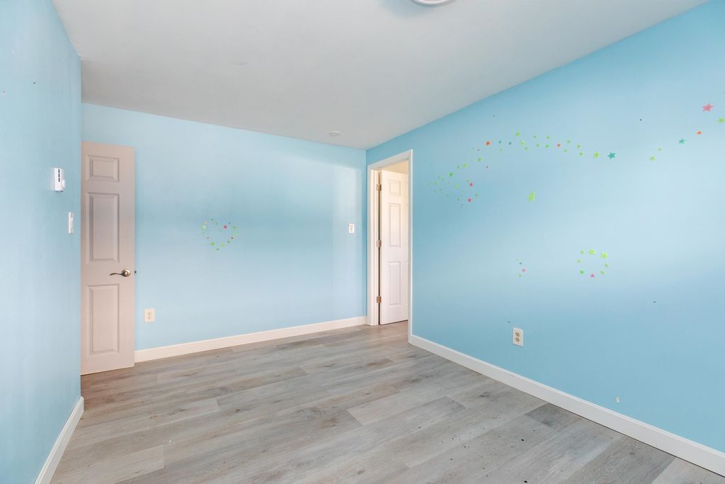 Image 14 of property listing at 18 Whitten Street B, Hampton, NH 03842