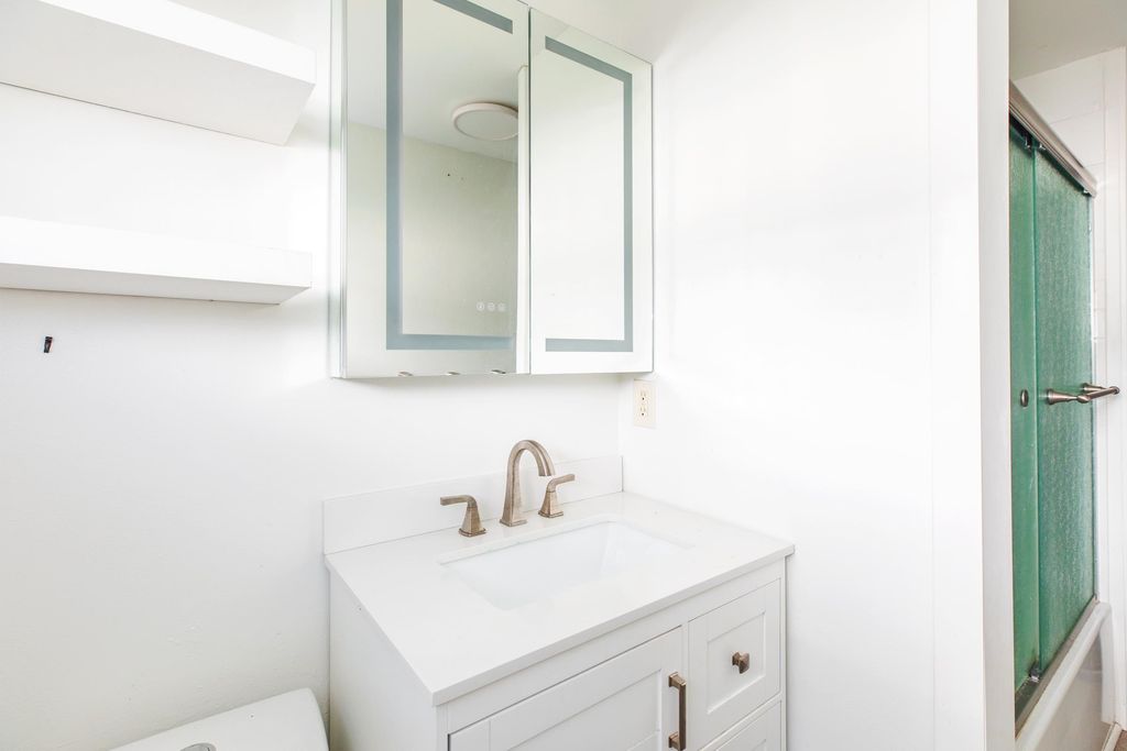 Image 15 of property listing at 18 Whitten Street B, Hampton, NH 03842