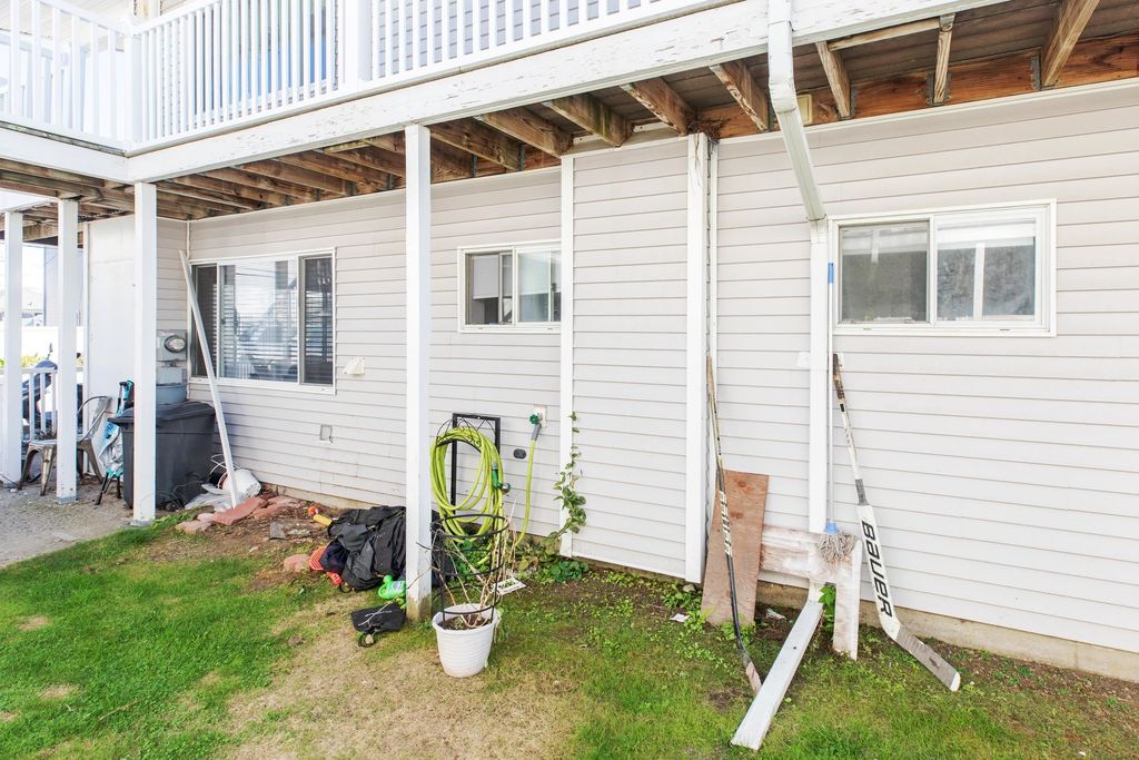 Image 17 of property listing at 18 Whitten Street B, Hampton, NH 03842