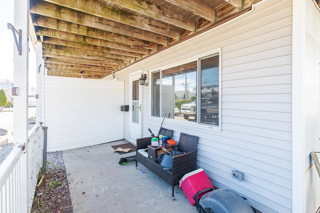 Image 20 of property listing at 18 Whitten Street B, Hampton, NH 03842