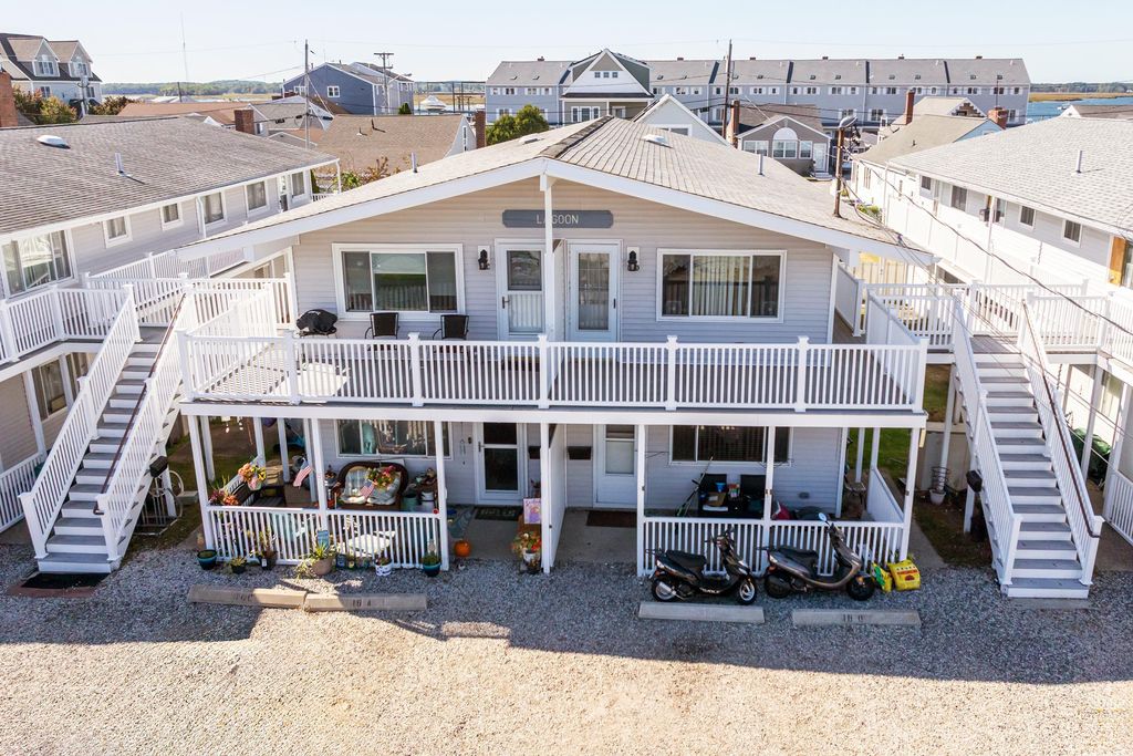 Image 21 of property listing at 18 Whitten Street B, Hampton, NH 03842