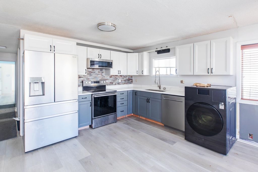 Image 6 of property listing at 18 Whitten Street B, Hampton, NH 03842