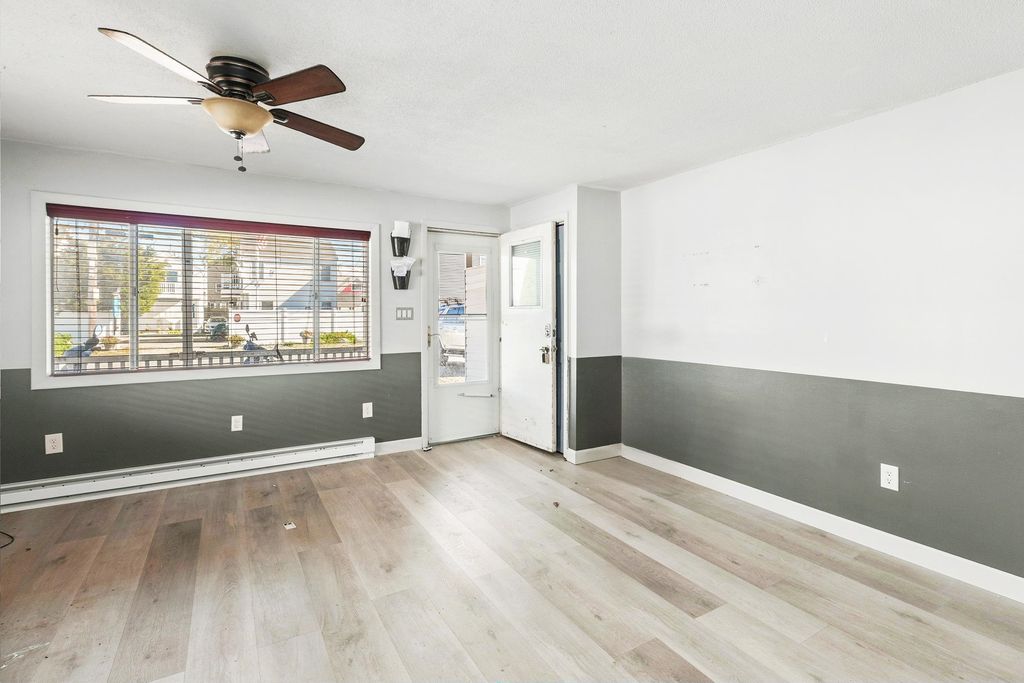 Image 9 of property listing at 18 Whitten Street B, Hampton, NH 03842