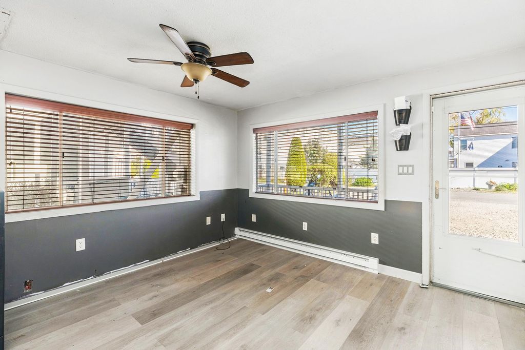 Image 10 of property listing at 18 Whitten Street B, Hampton, NH 03842