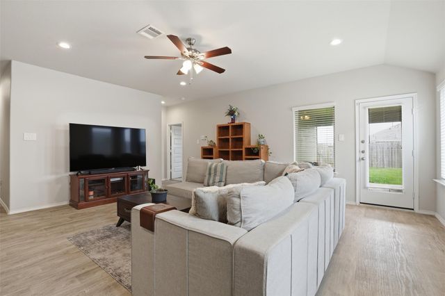 11016 33rd Avenue N, Texas City, TX 77591