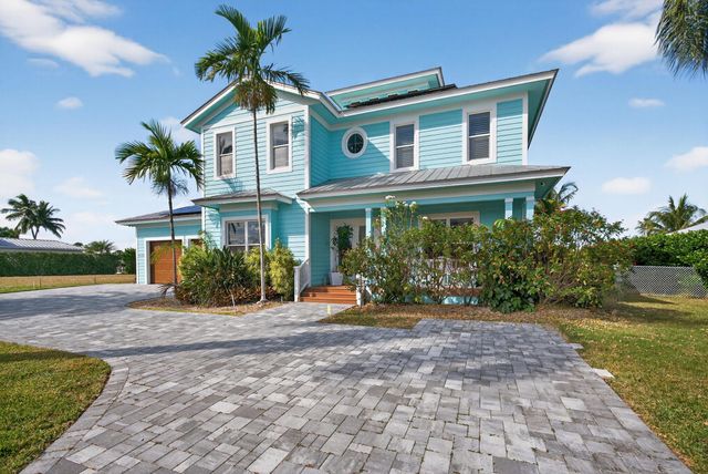 8551 SE Driftwood Street, Hobe Sound, FL 33455