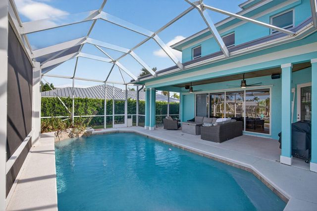 8551 SE Driftwood Street, Hobe Sound, FL 33455