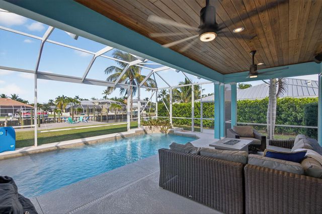 8551 SE Driftwood Street, Hobe Sound, FL 33455