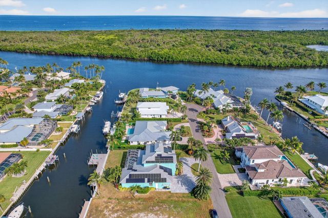 8551 SE Driftwood Street, Hobe Sound, FL 33455