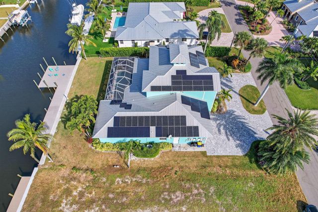 8551 SE Driftwood Street, Hobe Sound, FL 33455