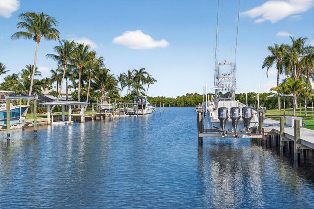 8551 SE Driftwood Street, Hobe Sound, FL 33455