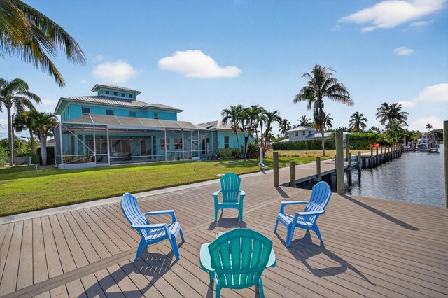 8551 SE Driftwood Street, Hobe Sound, FL 33455