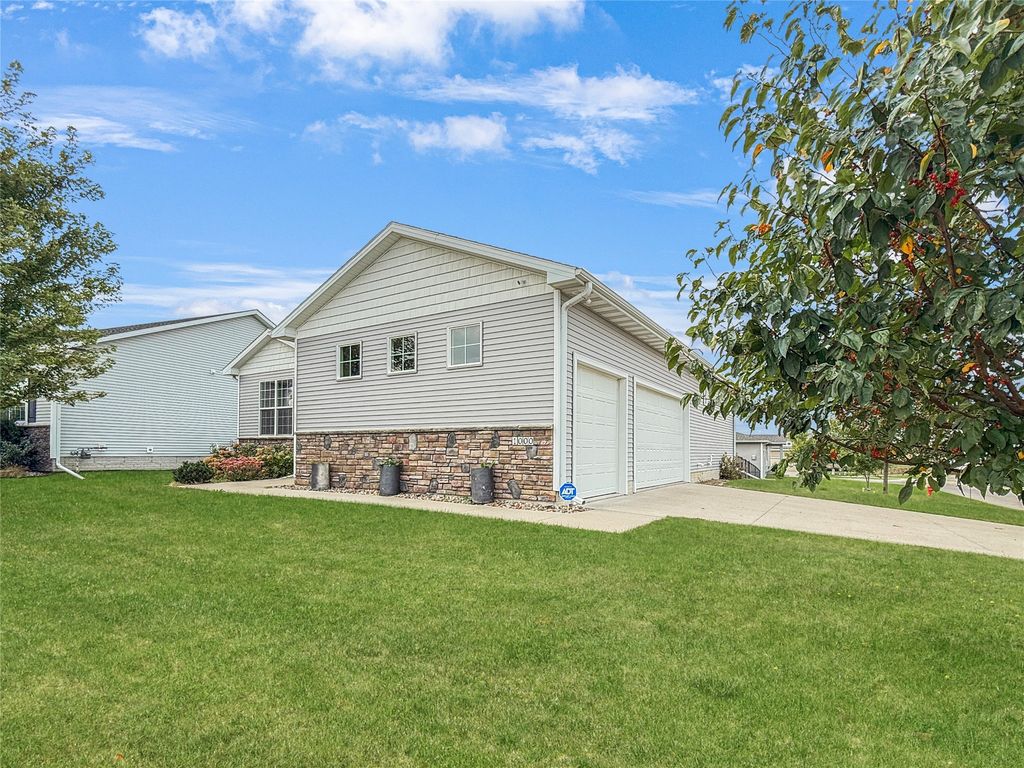 1000 Juniper Drive, Carlisle, IA 50047